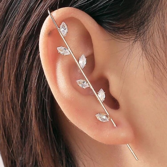 🔵𝟲𝟱%𝗢𝗙𝗙 𝗯𝘂𝗻𝗱𝗹𝗲𝘀 𝟯+🔵 NEW CZ Delicate Floral Ear Hook Crawler Earring - Picture 6 of 17